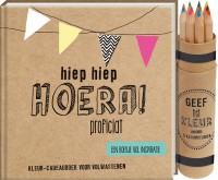 Kleurcadeauboek Hoera met potloodjes in koker